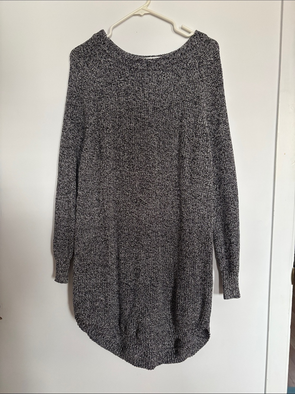 Cozy Marled Knit Tunic Sweater - Black and White